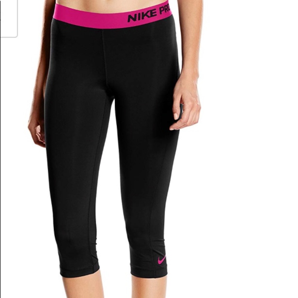 NEW - Nike Pro Capri